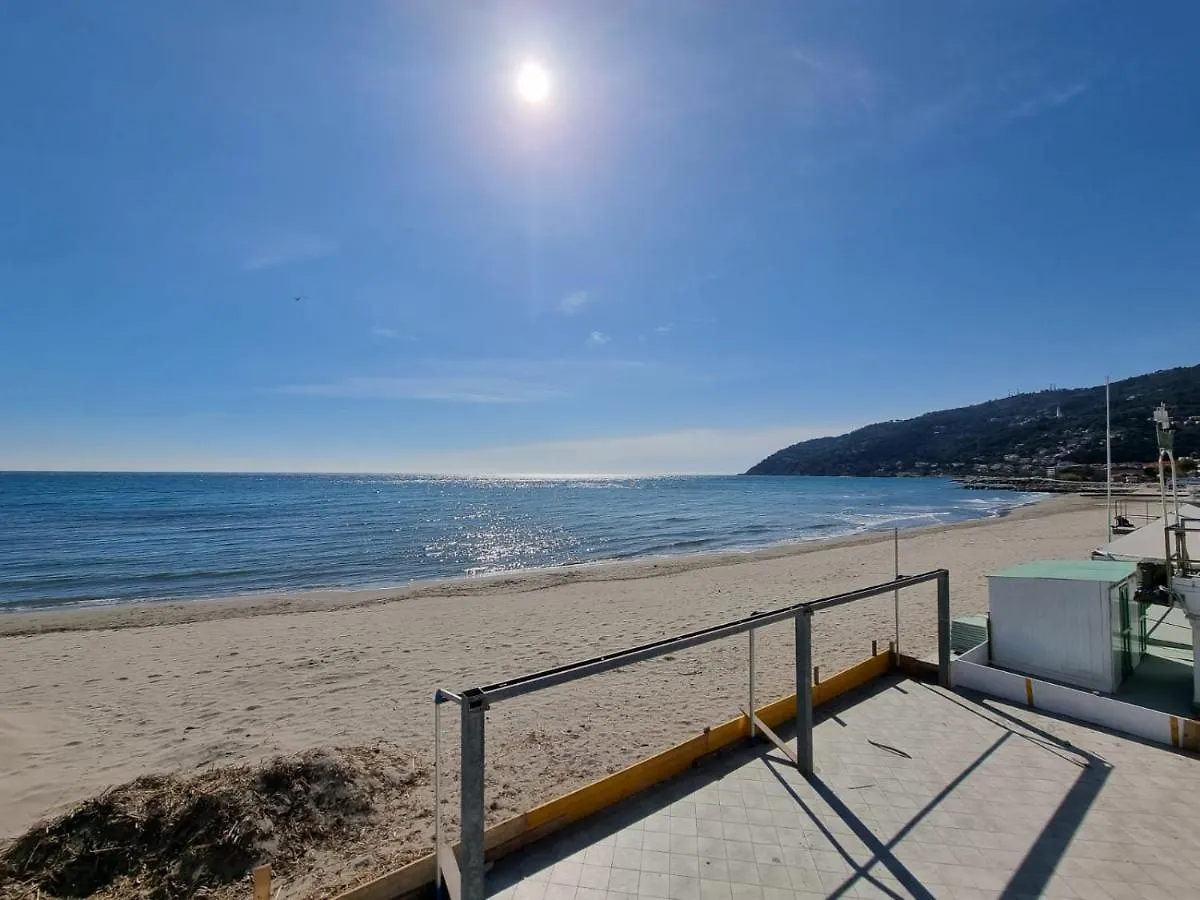 Bbking Mimosa Casa Vacanze Marina dʼMarina dʼAndora Italia
